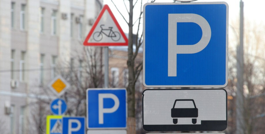 «Збільшення паркувальних місць у центрі Івано-Франківська є складним через щільну забудову», — Смушак