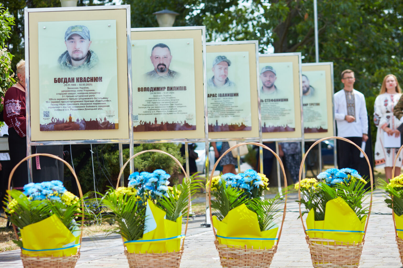 В Івано-Франківській громаді відкрили меморіальні дошки дев'ятьом воїнам