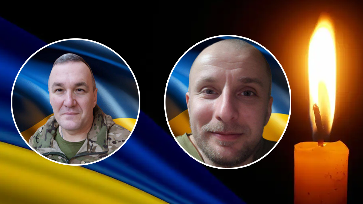 Двоє чоловіків і свічка на фоні прапора.