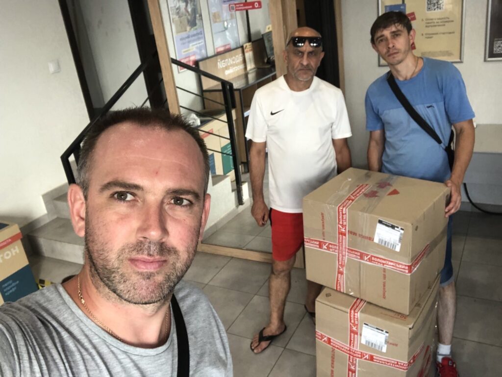 Медична допомога для Слов’янська: «Українська команда» з Прикарпаття передала необхідні засоби для лікарні на фронті
