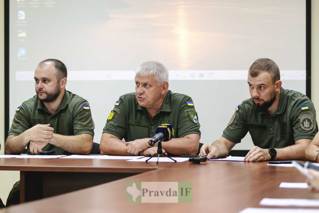 Військовослужбовці на пресконференції