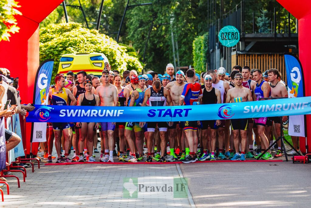 Учасники на старті змагань Swimrun.