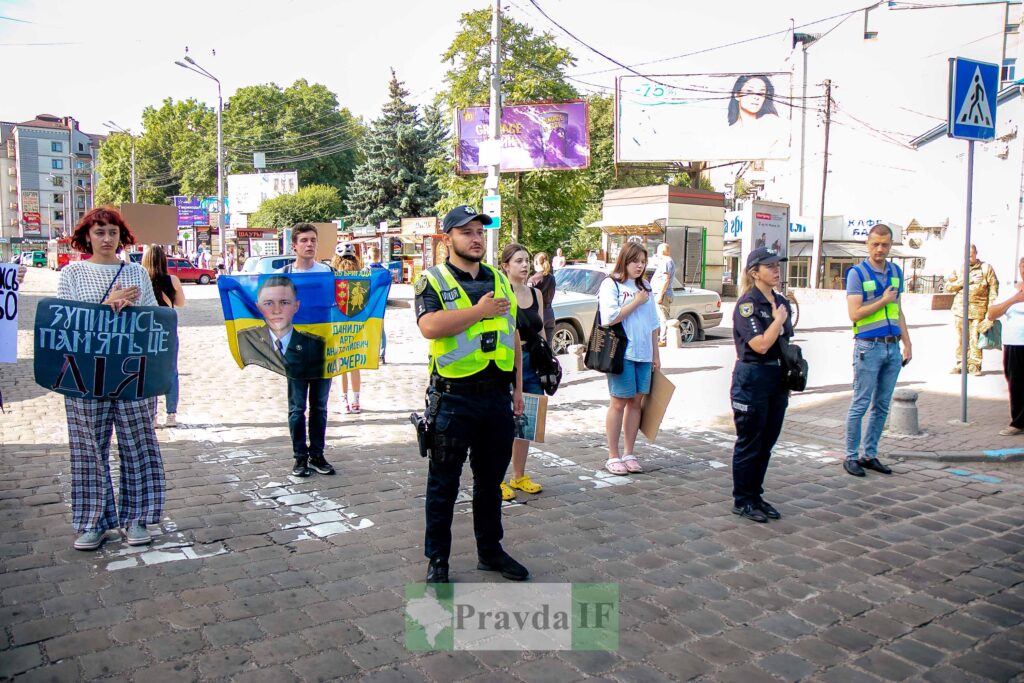 Марш пам'яті на вулиці за мир та справедливість.
