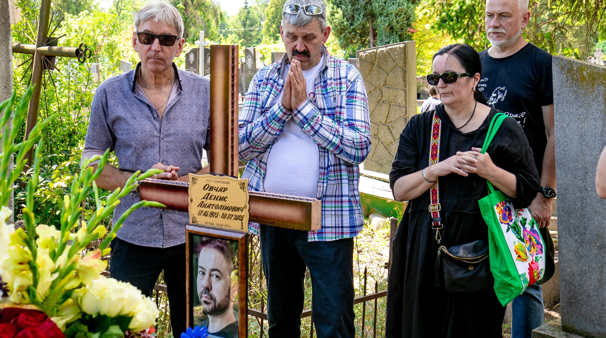 У Франківську попрощалися з відомим медіахудожником Денисом Овчаром ФОТО
