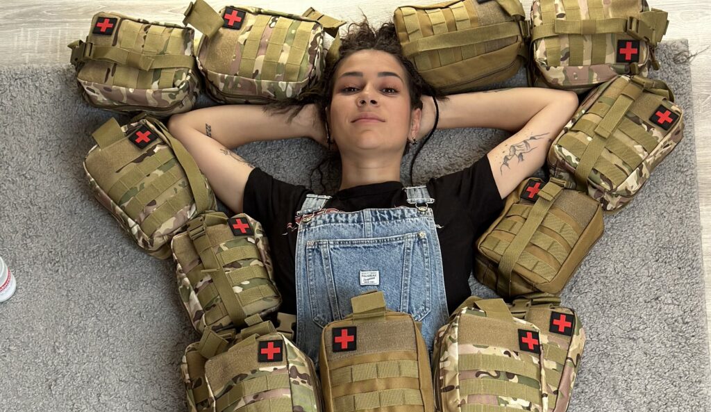 “Найважче – коли аптечки вже нема кому забрати”: історія медичної волонтерки Павки Литвин з Франківська