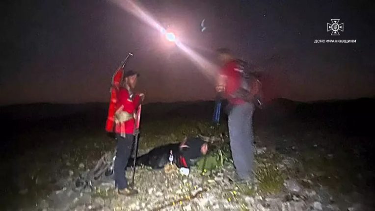 Рятувальники допомогли травмованому туристу на горі Ігровець