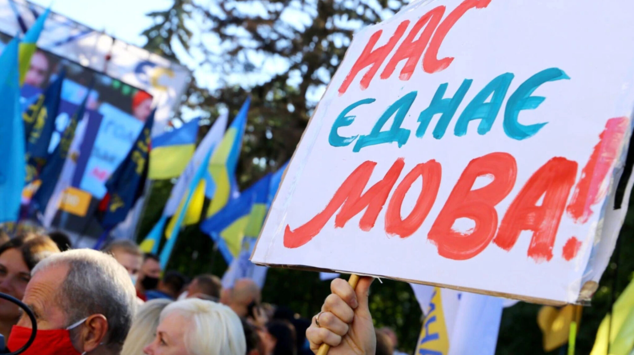 Мовне питання на сцені. Чи забороняє закон українським артистам виконувати на концертах пісні російською