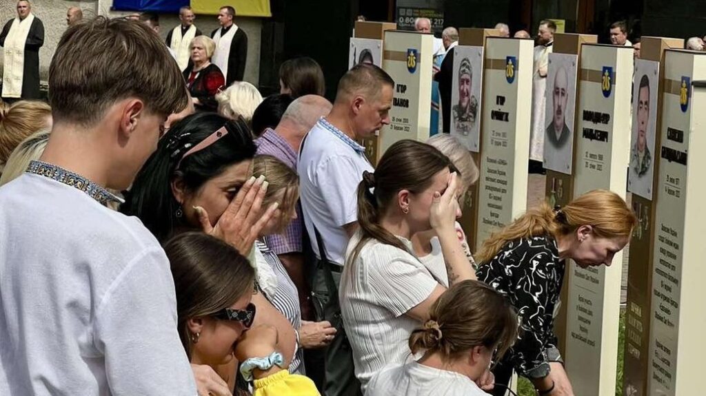 У Галичі освятили пам'ятні стели полеглим на війні землякам