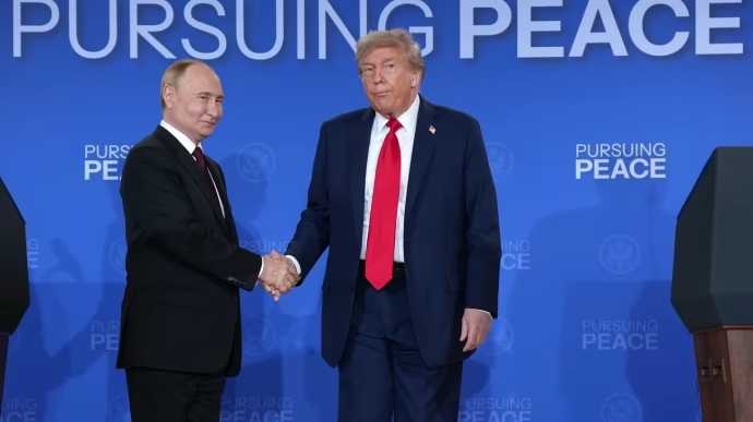 Зустріч Трампа з путіним на Алясці не принесла припинення вогню в Україні