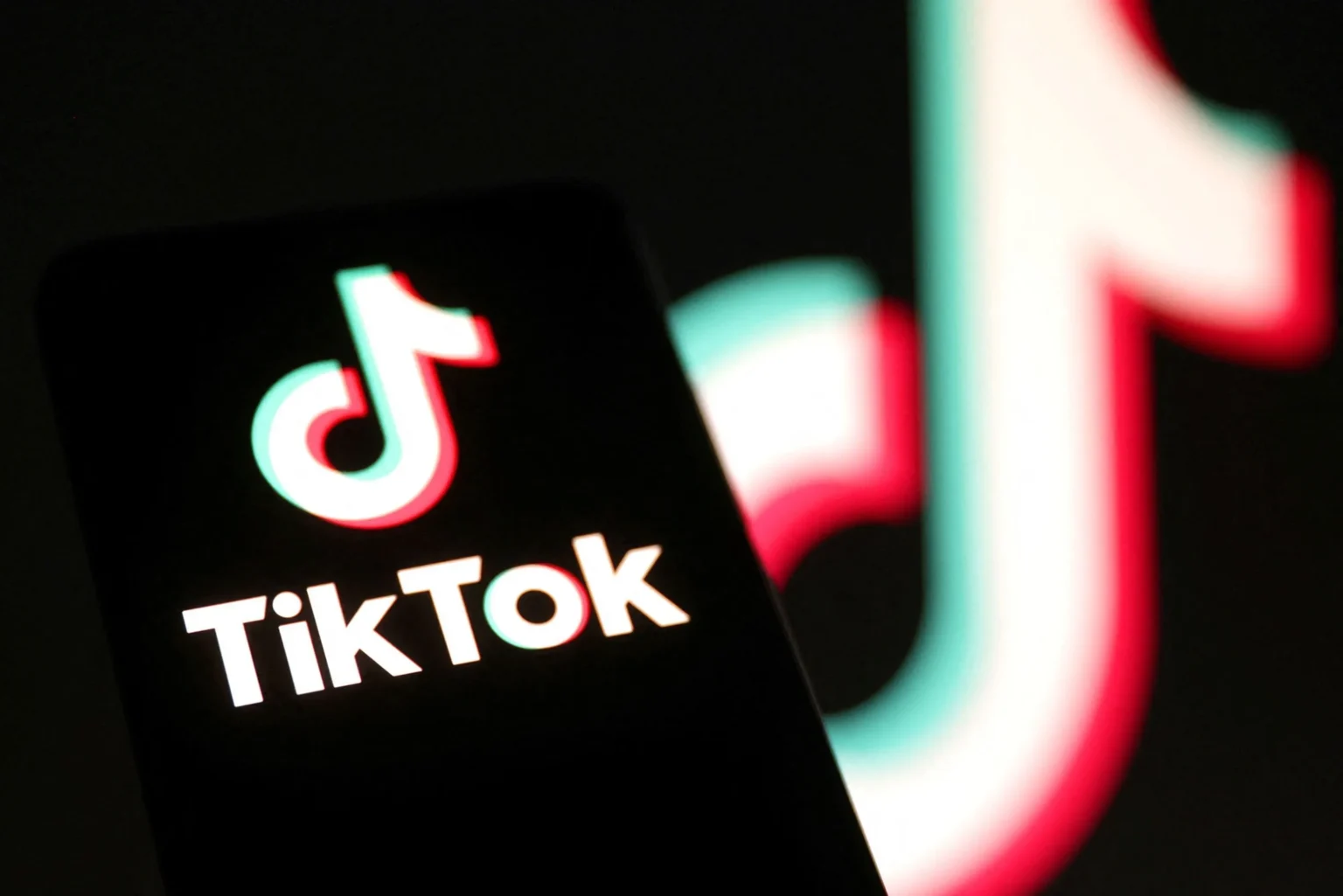 Зачем взрослым людям TikTok: не только танцы и мемы