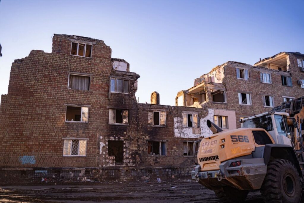 У Києві завершили рятувальні роботи на місці вчорашнього російського удару