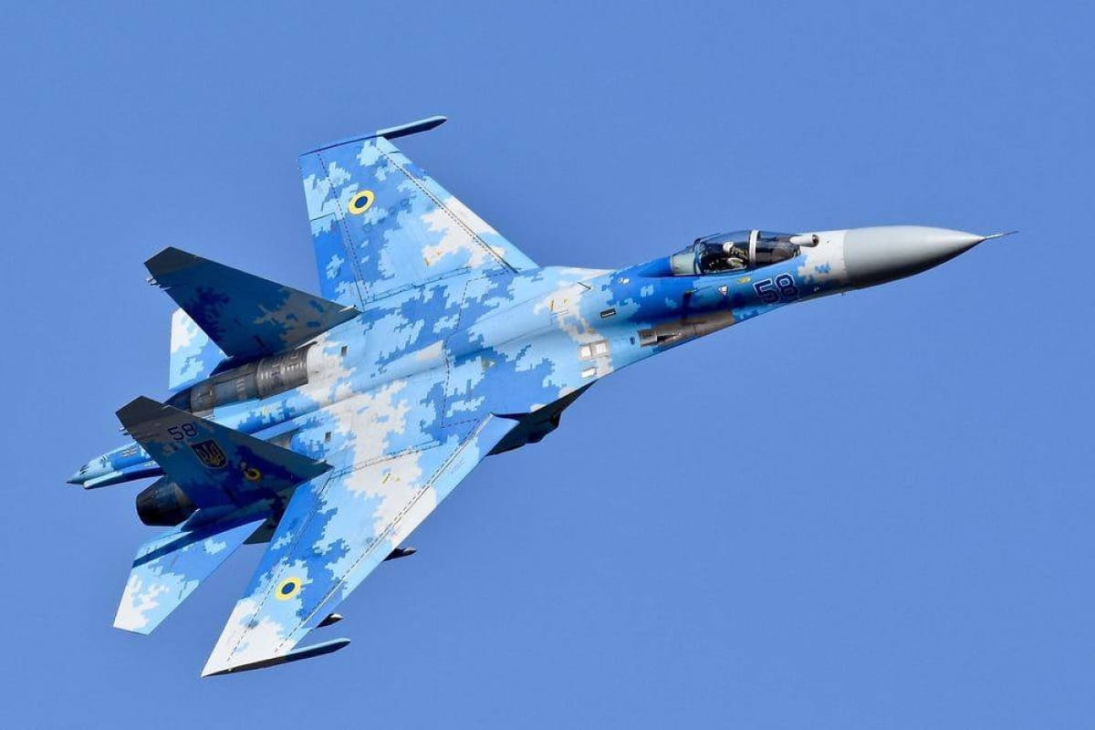 Український винищувач Су-27 у польоті