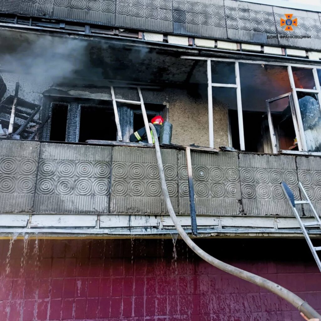 В Івано-Франківську сталася пожежа житлового будинку. ФОТО