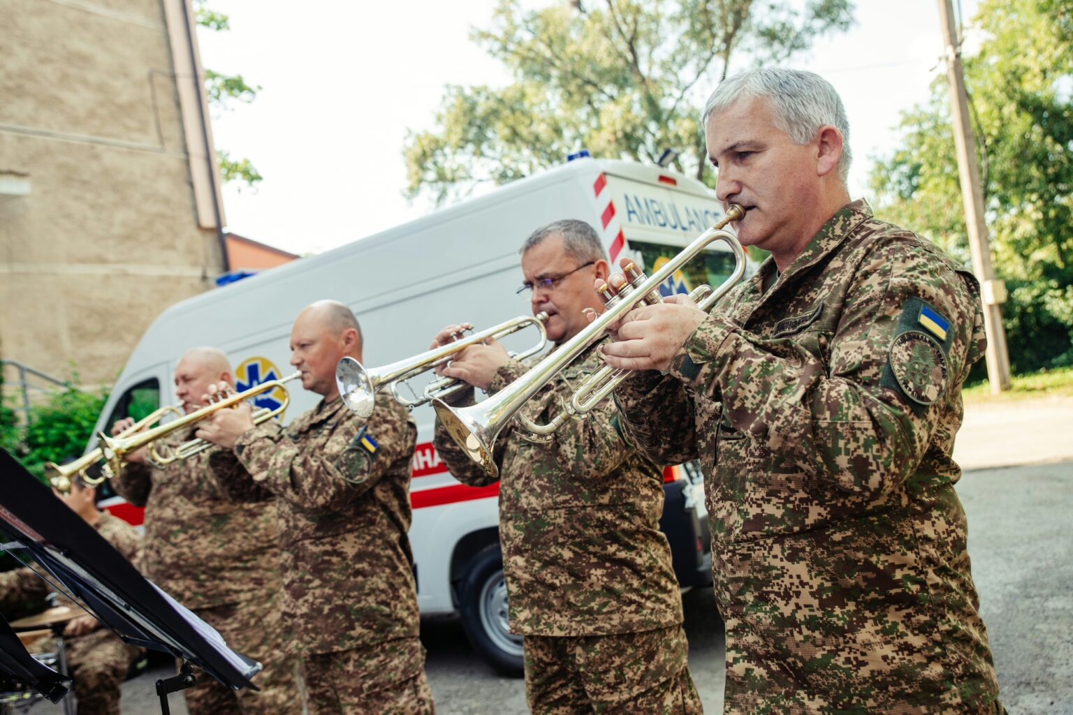 У Франківську оркестр 50-го полку НГУ зіграв концерт для поранених пацієнтів лікарні