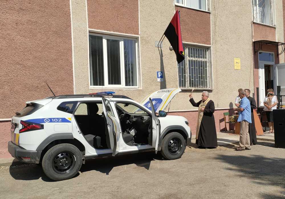 Гроші громади — на фронт: депутат з Прикарпаття закликав віддати поліцейський автомобіль військовим
