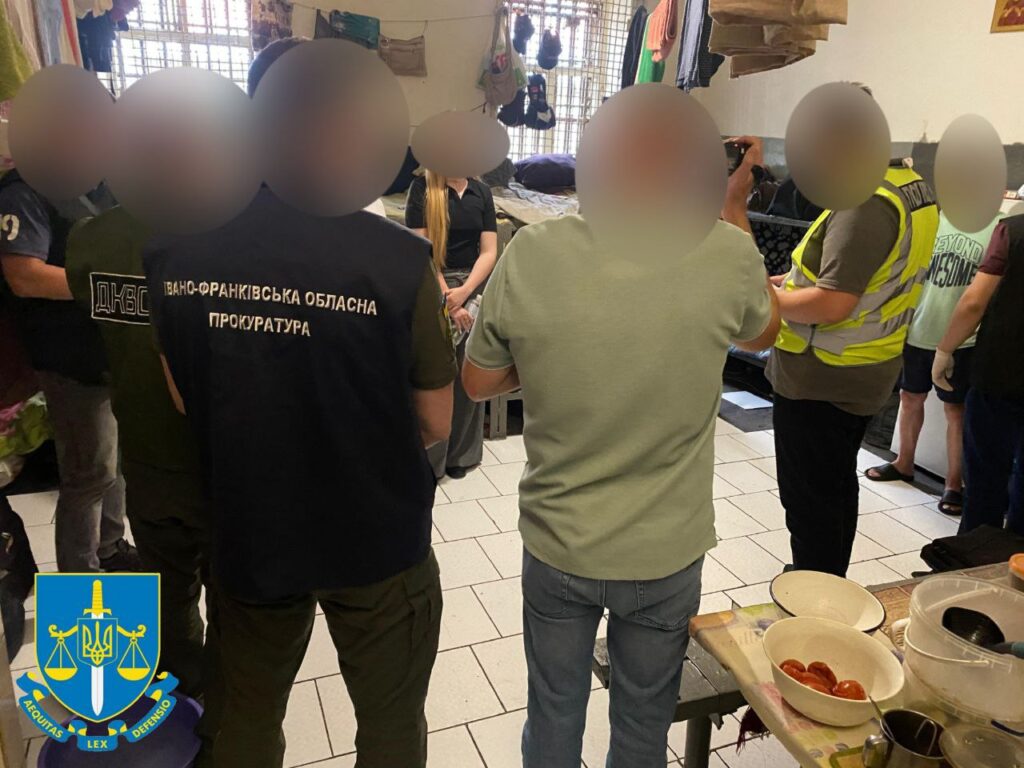 Огляд камери в'язниці Івано-Франківської прокуратурою