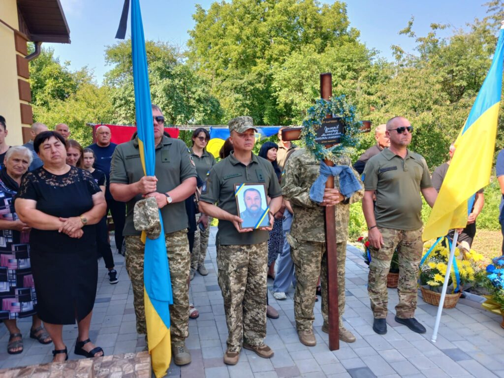 Участь у церемонії похорону українського військового героя.