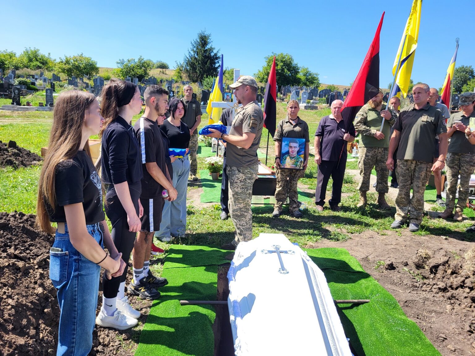 У Бурштині поховали 22-річного Героя Романа Гречуха ФОТО