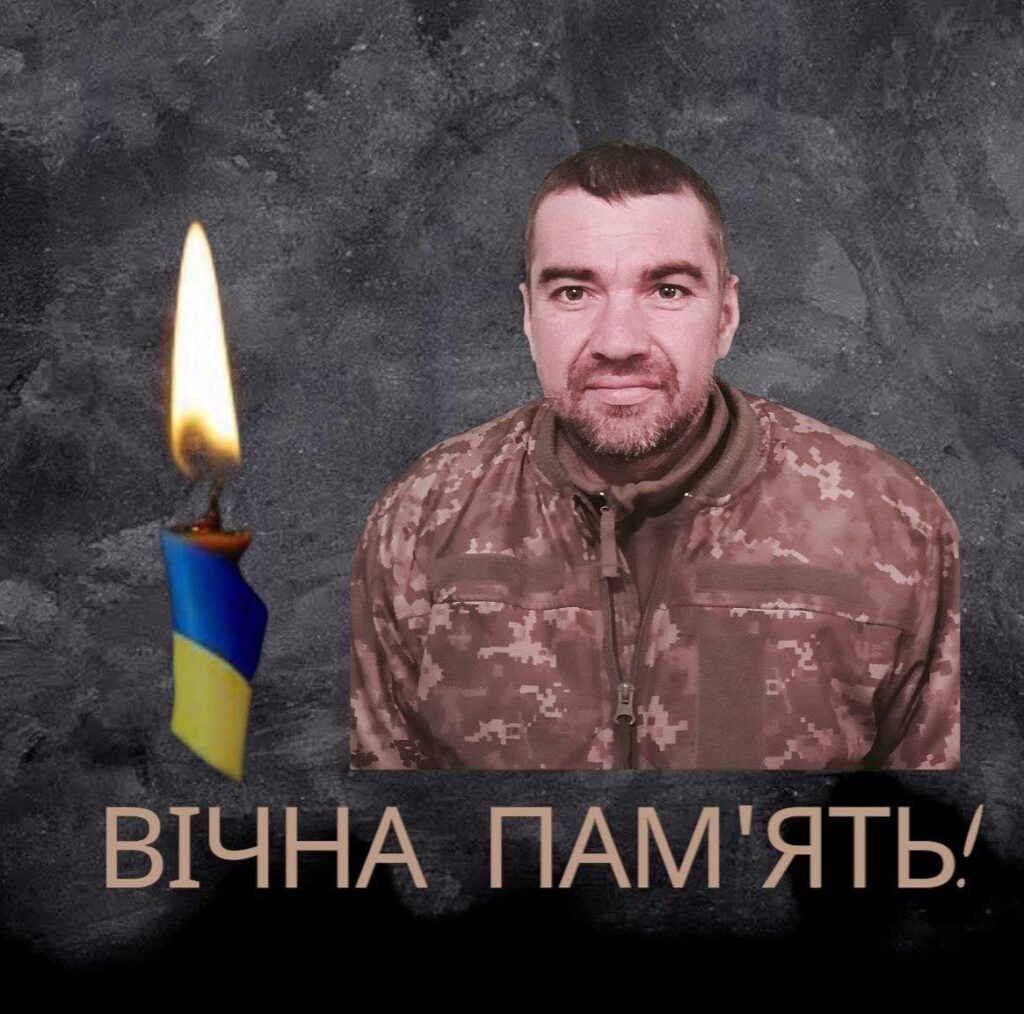 Військовий з меморіальною свічкою, вічна пам'ять