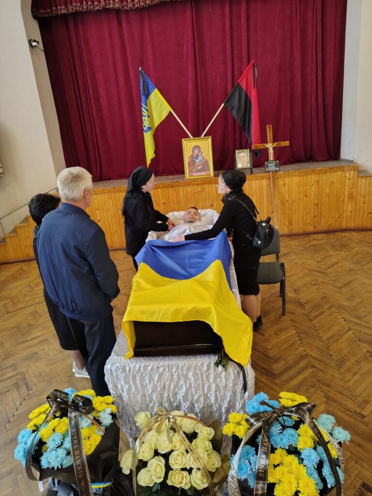 Прощання з покійним, українські і національні символи