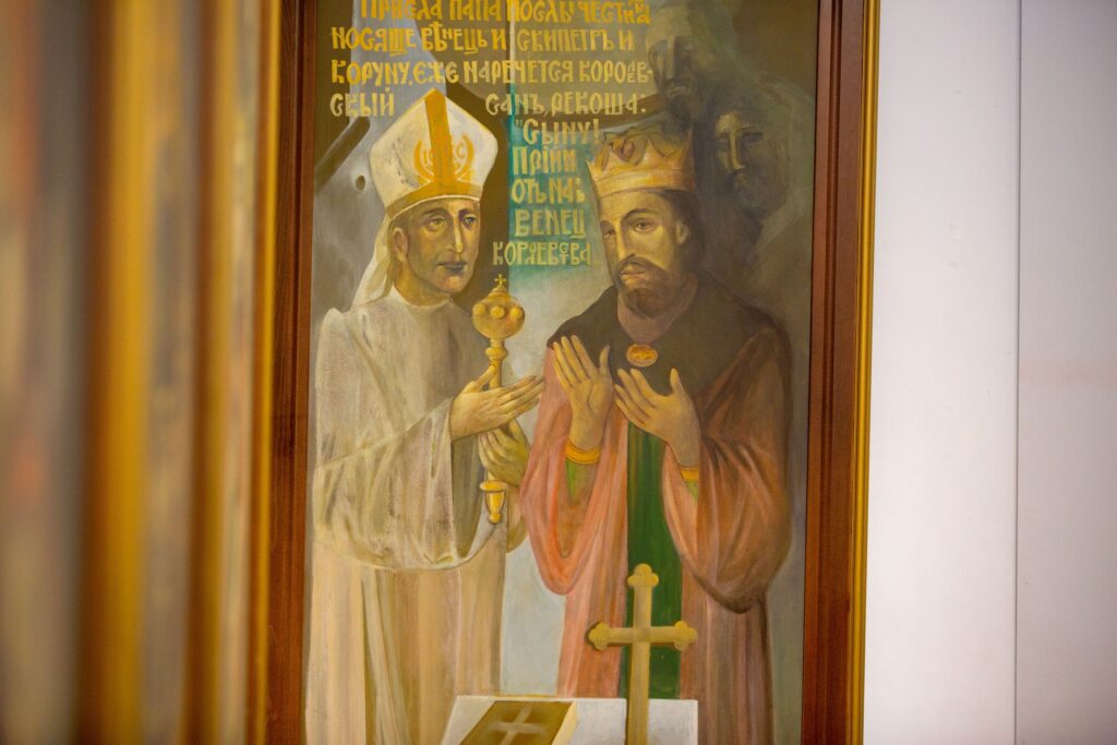 Середньовічний священик та король, історичний живопис