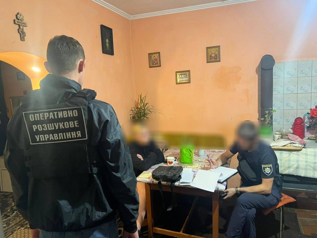 Оперативна група проводжає розслідування в приміщенні