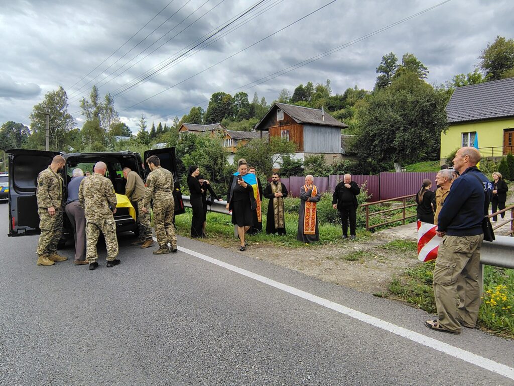 Військовий похорон у сільській місцевості