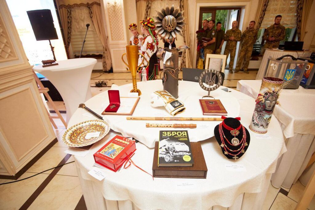 Виставка українських традиційних та сучасних предметів.