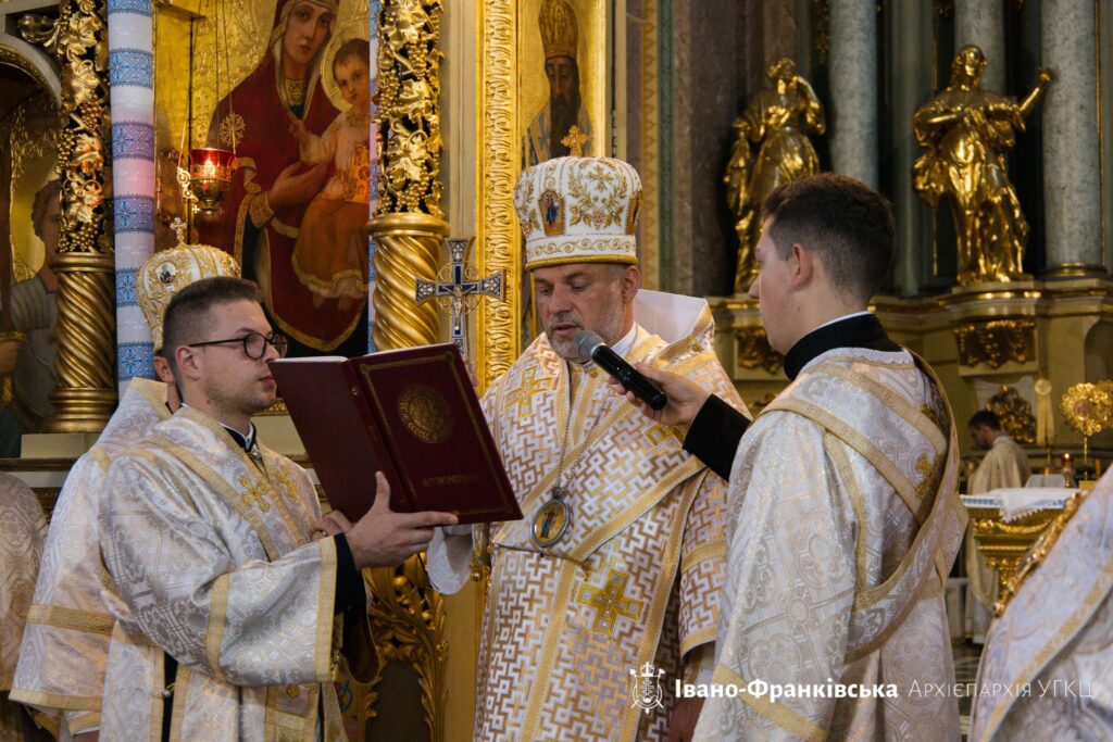 Церковна літургія в українському храмі