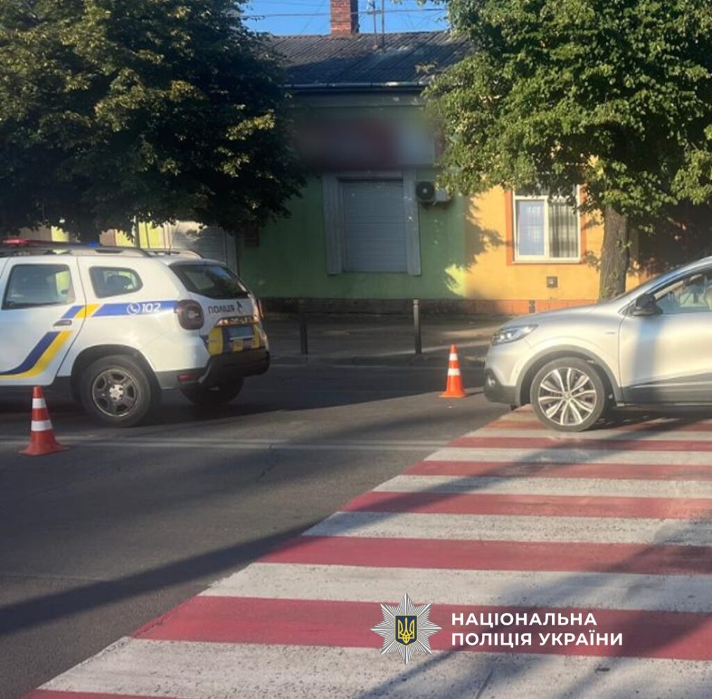 Дорожній контроль поліції на пішохідному переході