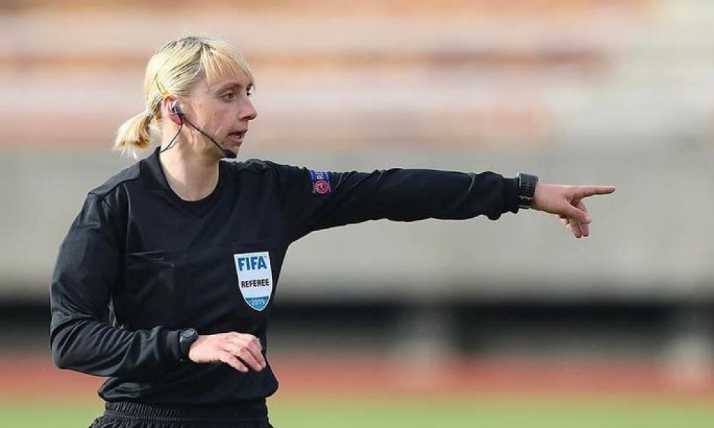 Арбітр FIFA з Франківська Анастасія Романюк, покарала гравчиню за... російську мову на полі