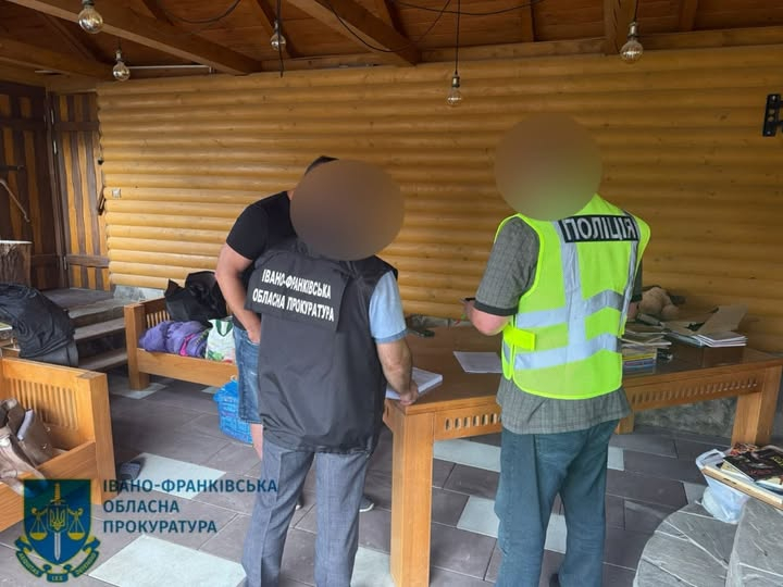 Директора та інженера технагляду турбази «Заросляк» підозрюють у розкраданні понад двох мільйонів гривень
