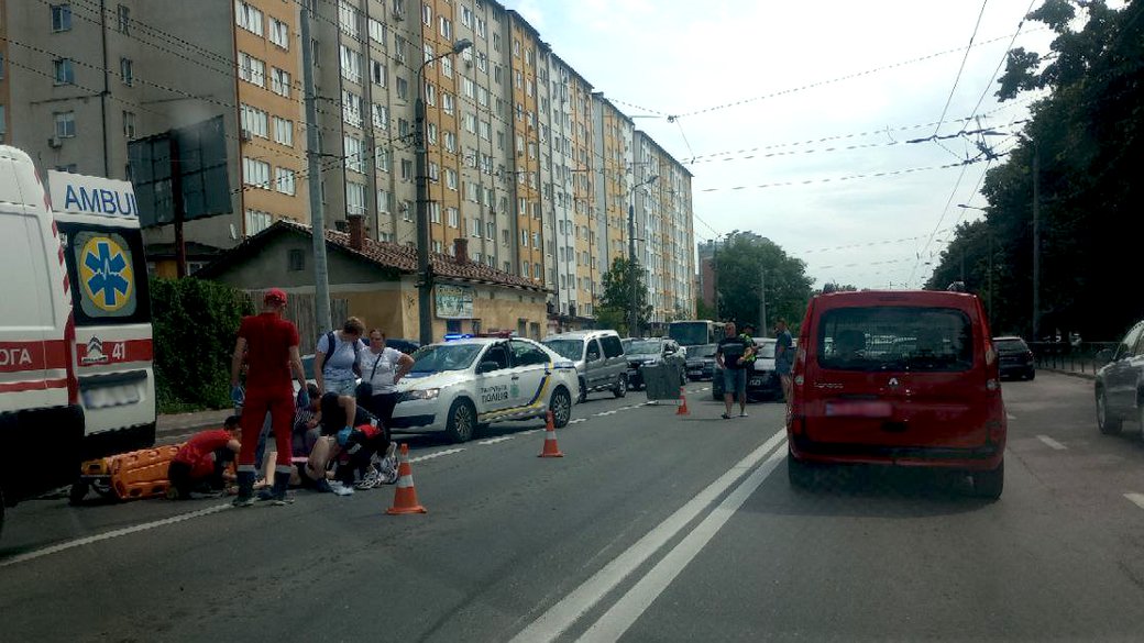 У Франківську в мікрорайоні Пасічна збили жінку: Постраждалу госпіталізували