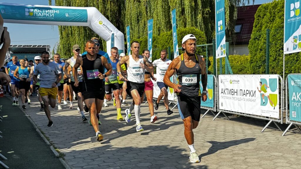 Майже 600 людей взяли участь у забігу "Активні парки" у Франківську. ФОТО