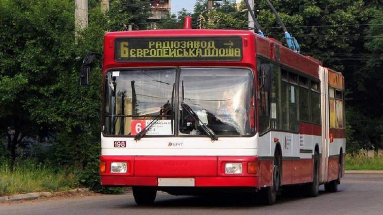 У Франківську винесли вирок пасажиру за погрозу убити водія тролейбуса