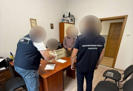 На Франківщині співвласниця магазину зі зброєю «продавала» дозволи