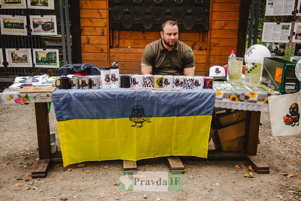 Сувеніри з українською символікою на виставці