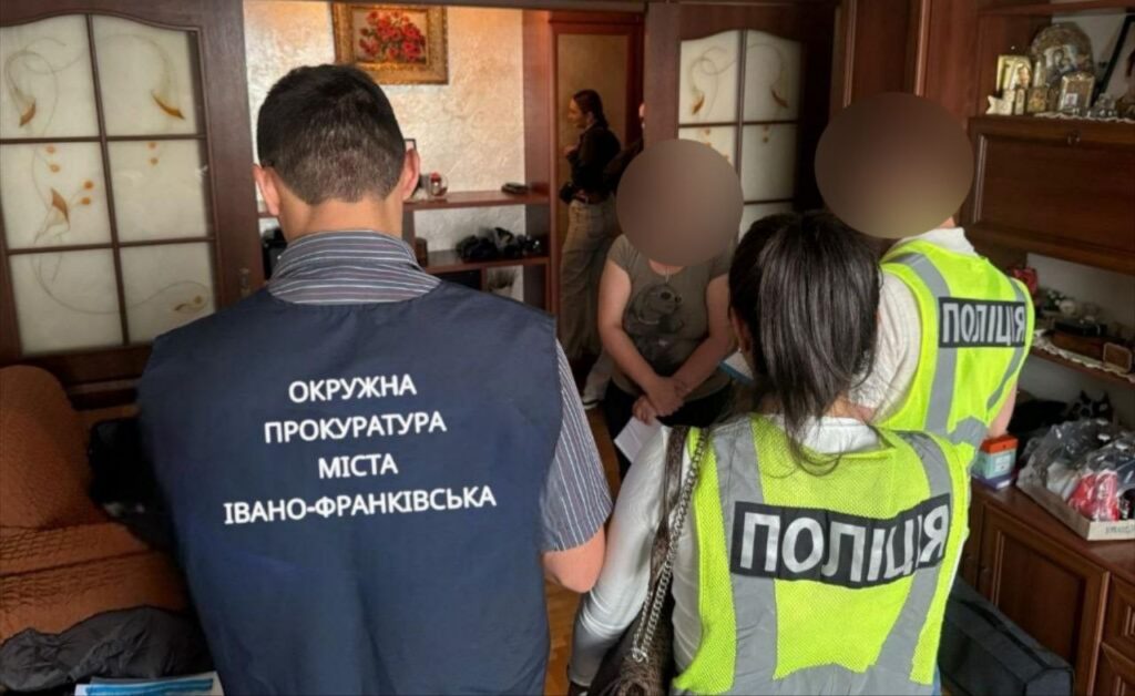 У Франківську керівниця дитсадка та її підлегла нараховували зарплату фейковим працівникам
