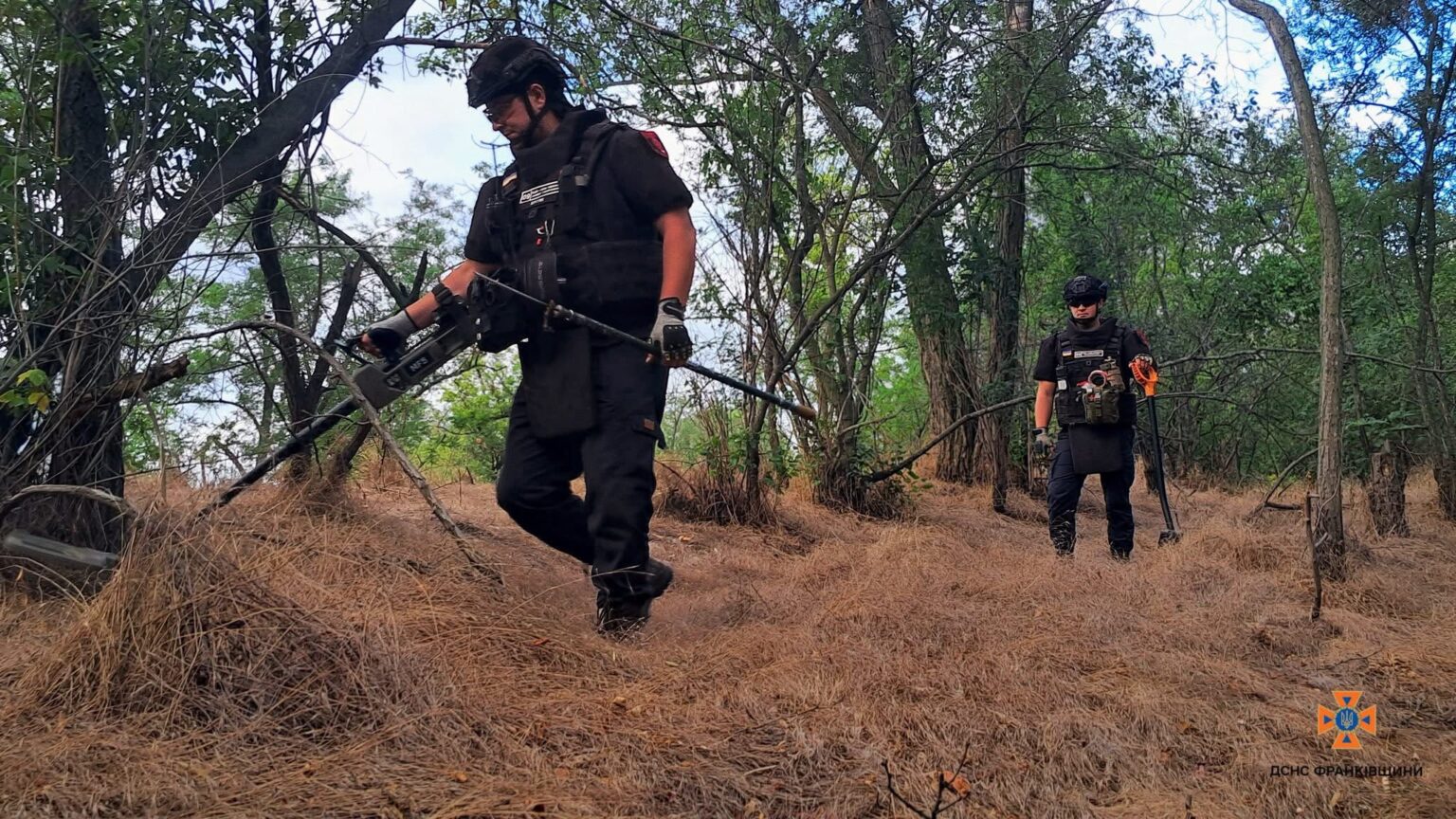 Прикарпатські піротехніки розміновують деокуповані території