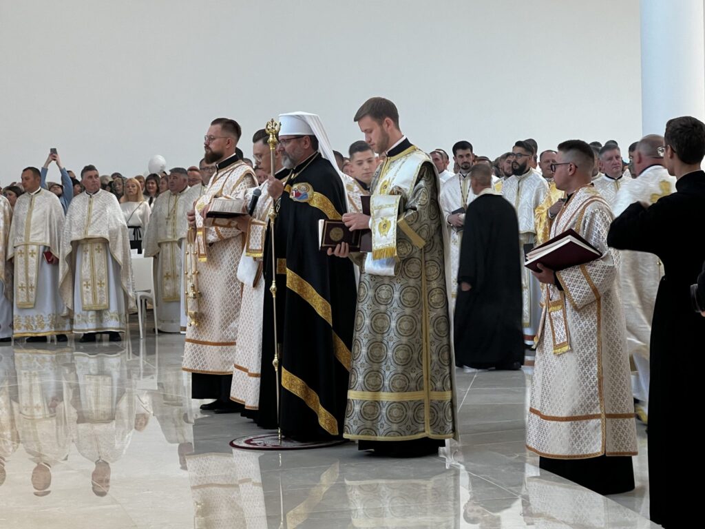 Священнослужителі на релігійній церемонії