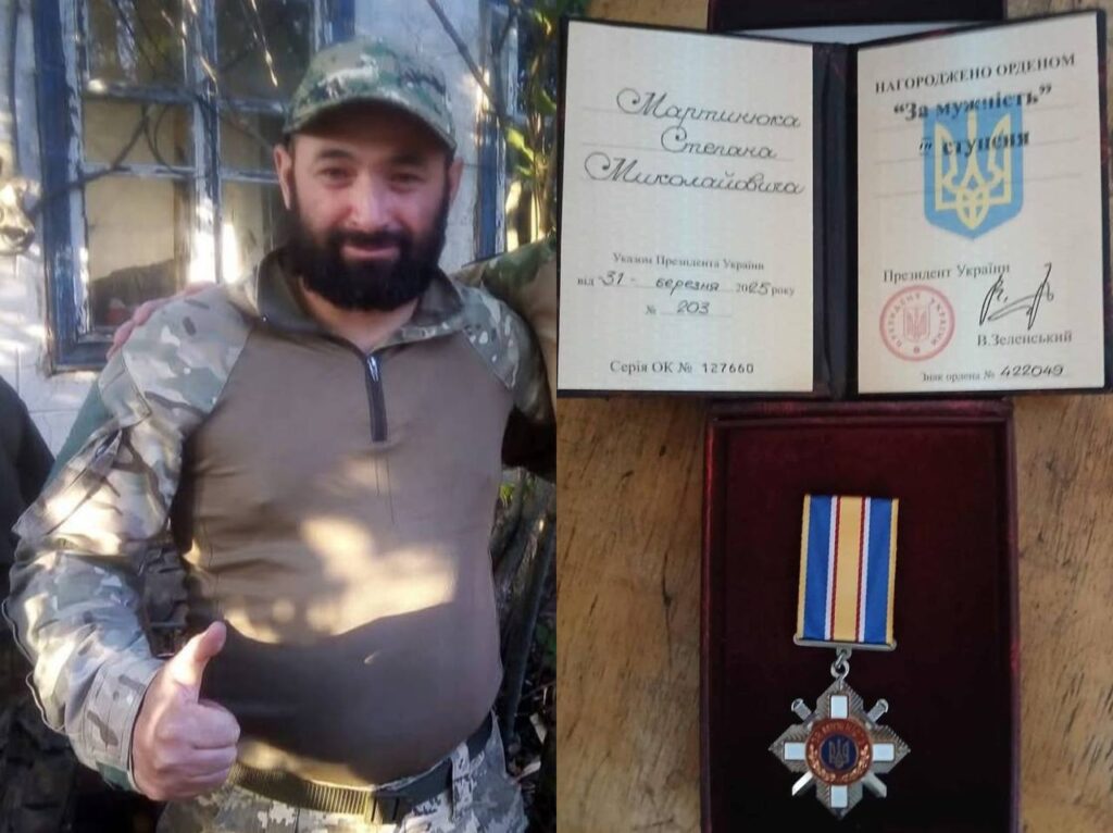 Військовий у формі та нагородний орден.