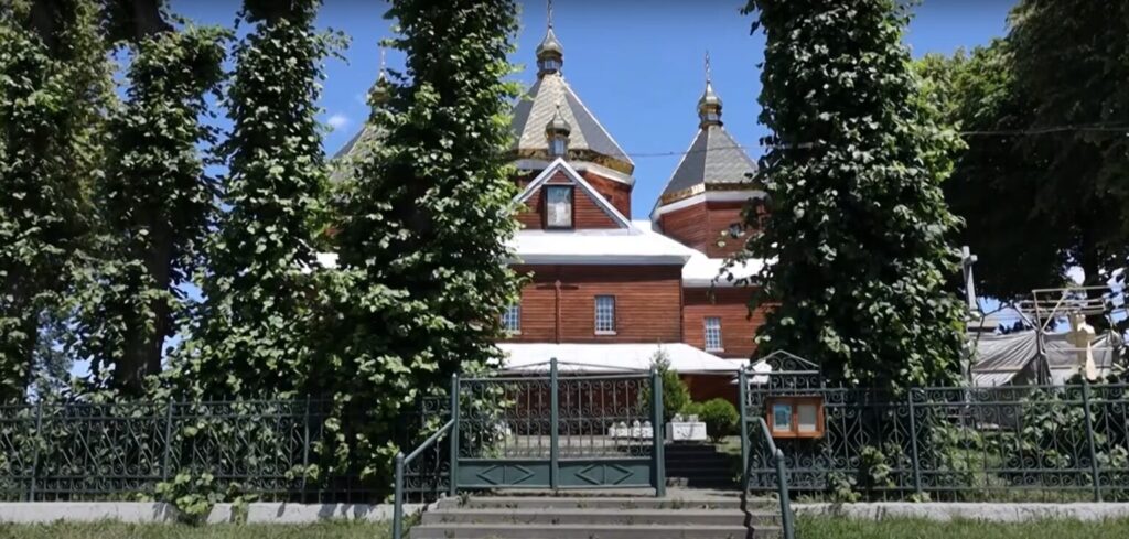 Схованки повстанців, старовинні ікони та таємні ходи: які таємниці приховує Воскресінецька церква