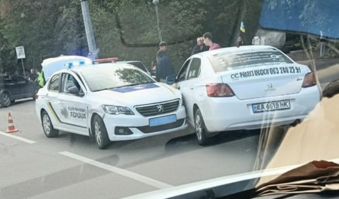 Відомі деталі потрійної ДТП за участі поліційного авто у Франківську. ФОТО