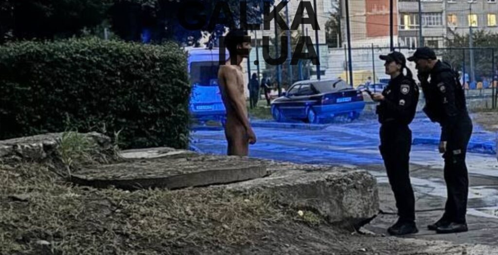 У Франківську вулицею розгулював голий чоловік. ФОТО