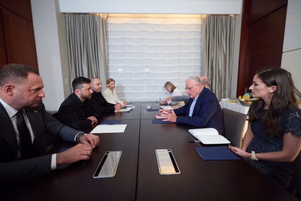 Зеленський обговорив контрнаступ ЗСУ зі спецпредставником Трампа