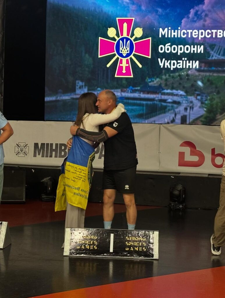 Обійми ветерана на змаганнях Міністерства оборони України.