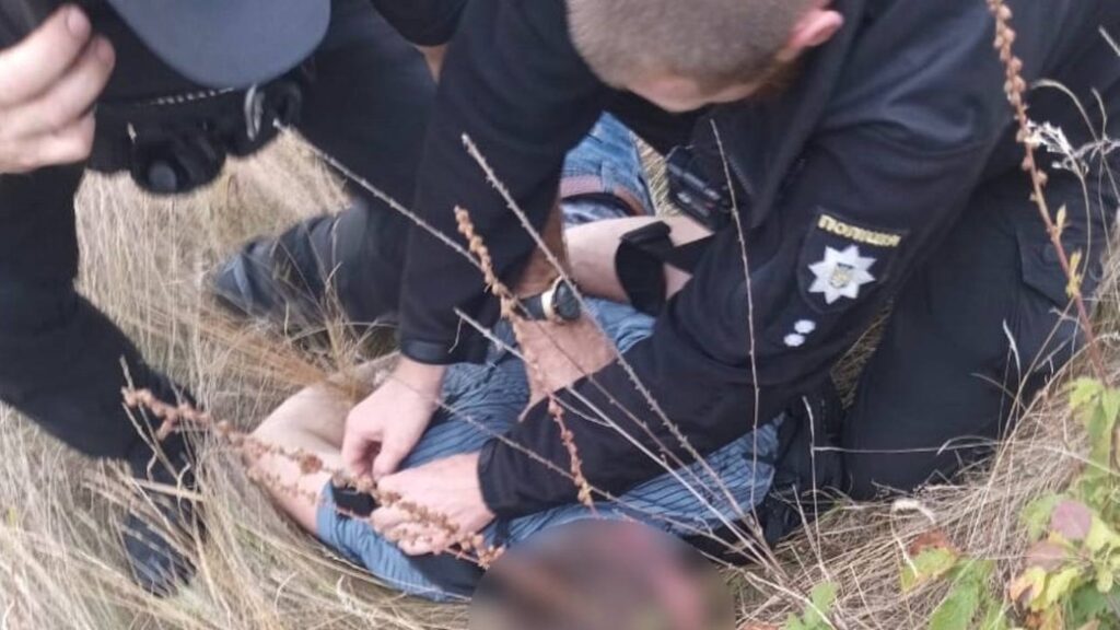 На Вінниччині знайшли мертвими двох учнів, поліція затримала чоловіка, який може бути причетним до вбивства