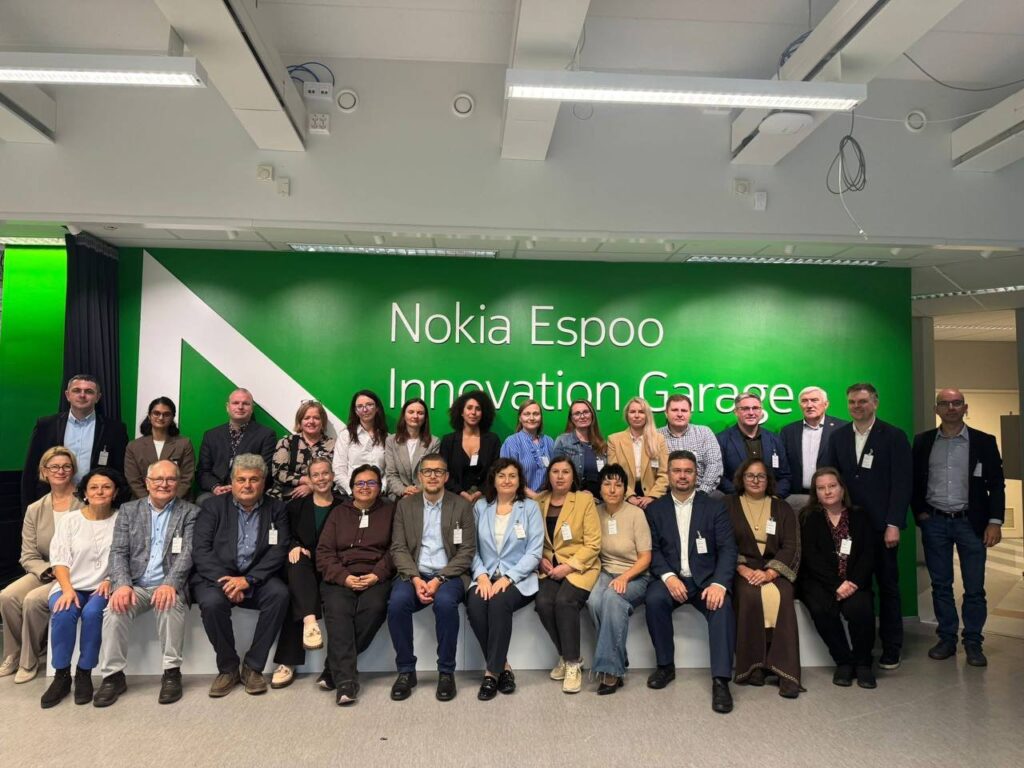 Групове фото в Nokia Espoo Innovation Garage.