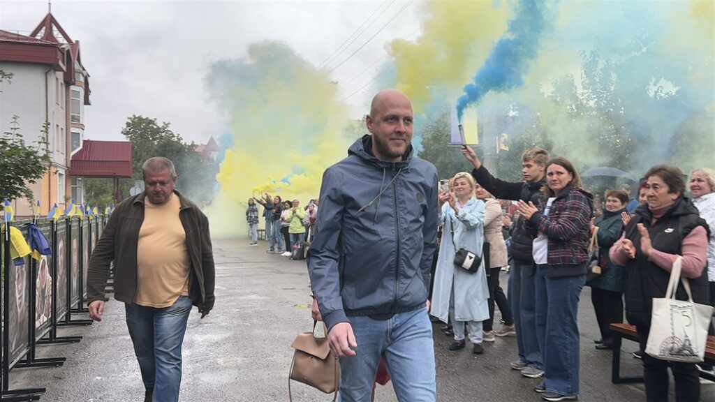 У Калуші зустріли воїна Ярослава Гелема, який був понад два роки у полоні. ВІДЕО