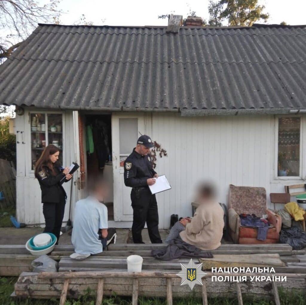 На Франківщині п'яна жінка ледь не зарізала власну матір